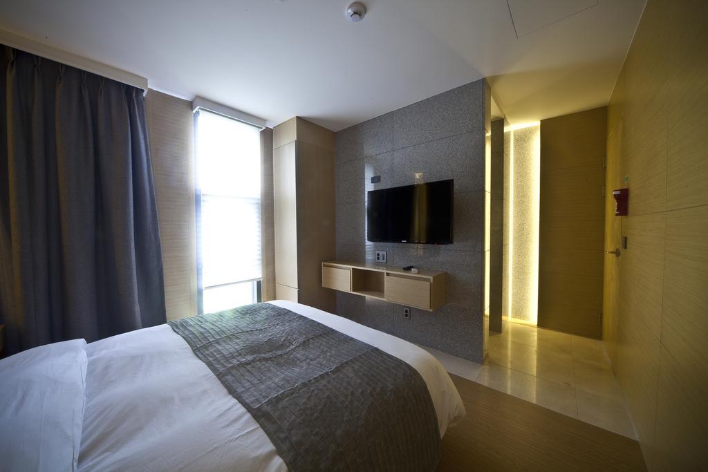 Stanford Hotel And Resort جيجو الغرفة الصورة